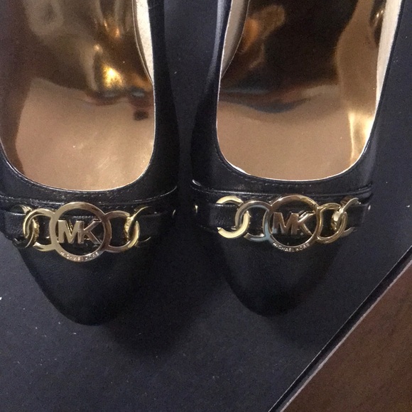 Heels - Picture 3 of 3